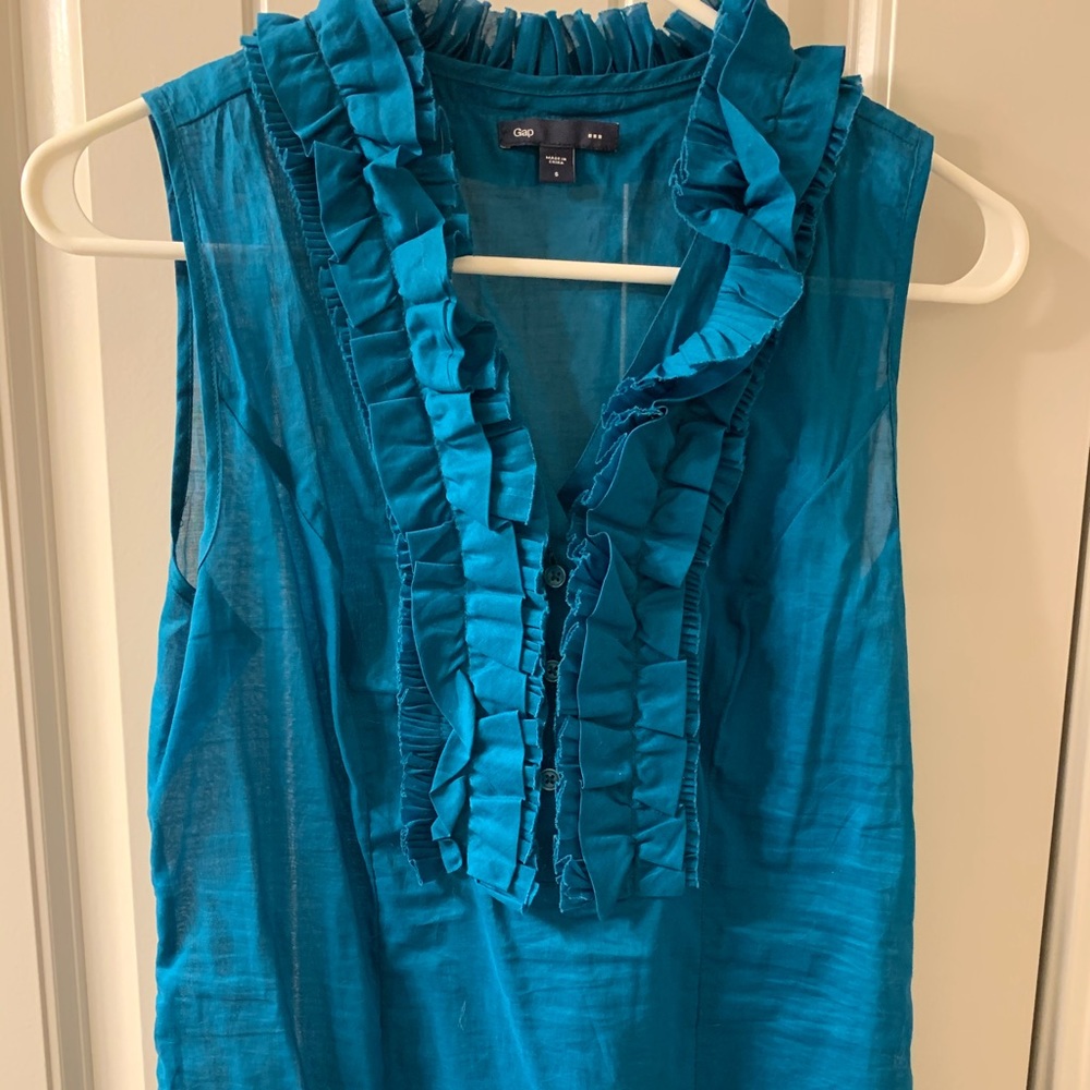 Gap Sleeveless Ruffle V-Neck Top